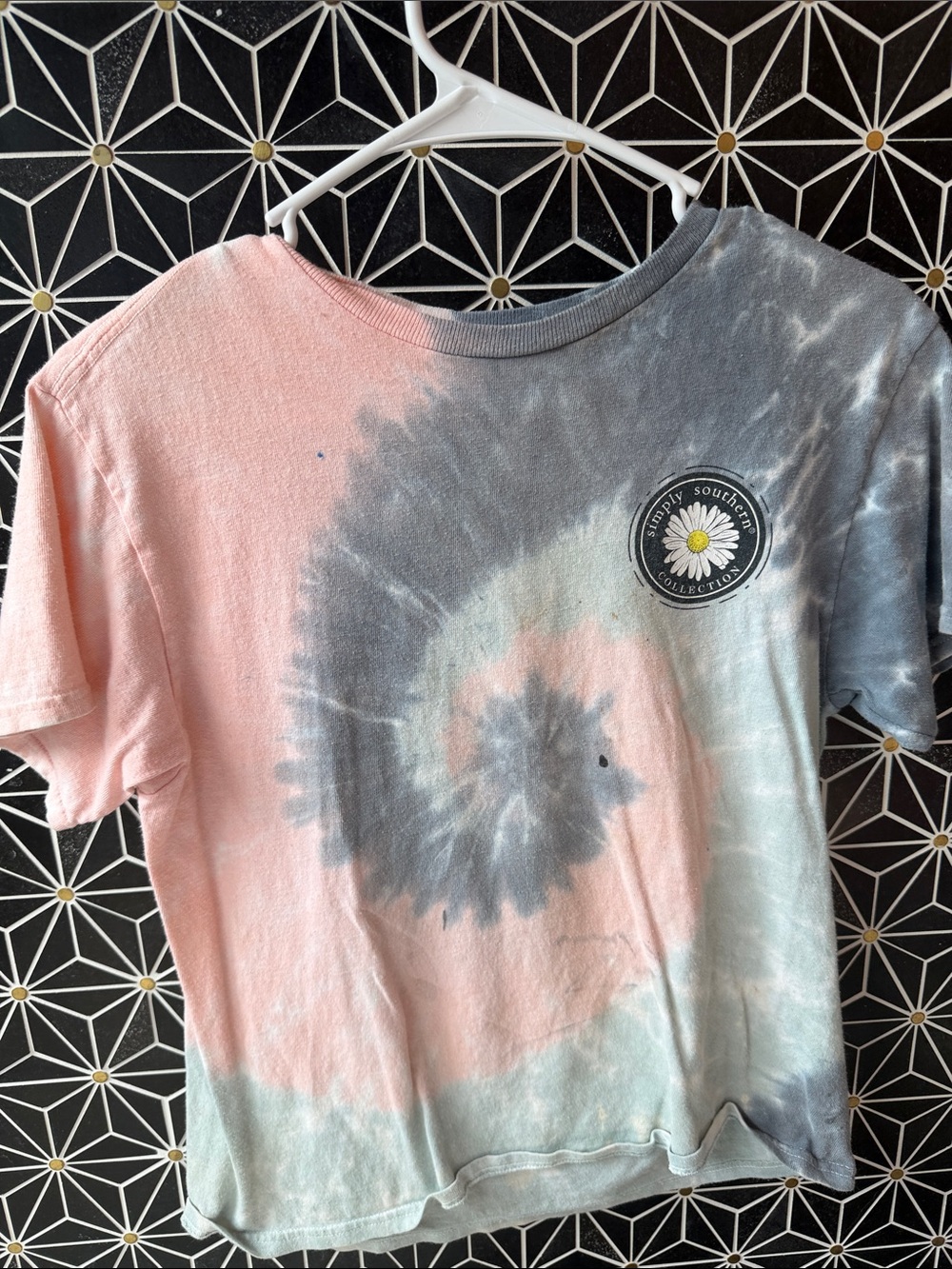 Simply Southern Kids Tie-Dye Daisy Tee in Pink, Gray & Light Blue
